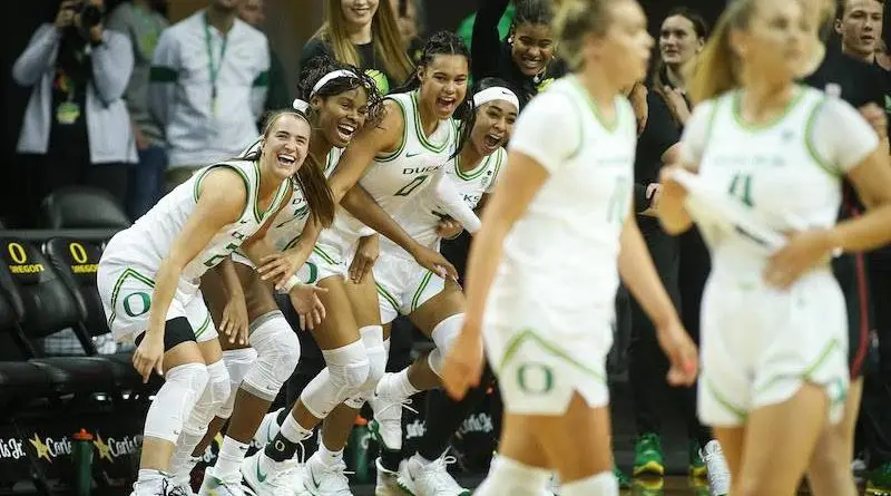 Ducks WBB on bench