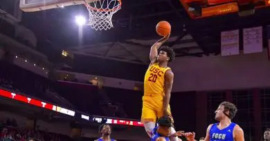 EAnderson_dunk_attempt_against_FGCUJMcG