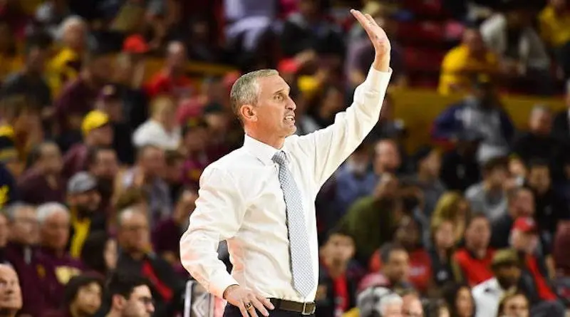 Bobby_Hurley_hands_up