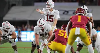 davis_mills_pointing_usc_19