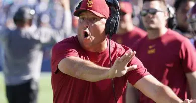 clay-helton-usc-retained