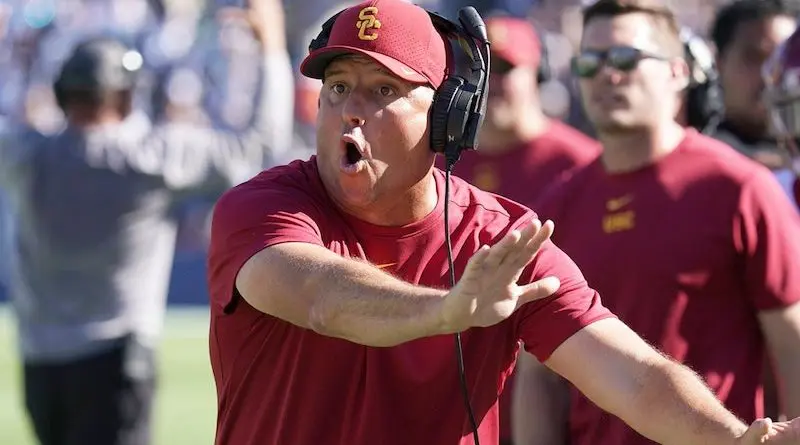 clay-helton-usc-retained