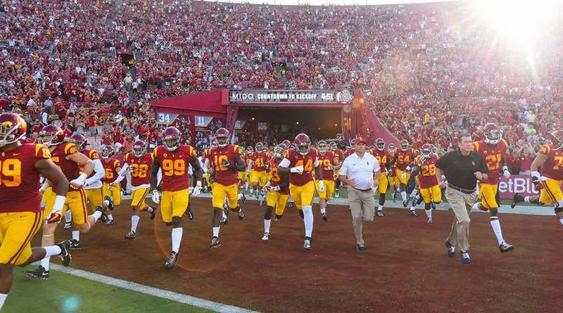usc_trojans_football_tunnel_coliseum