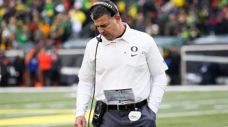 cristobal sidelines looking down