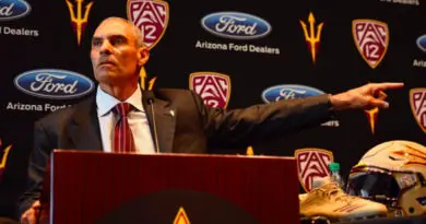 herm edwards pointing