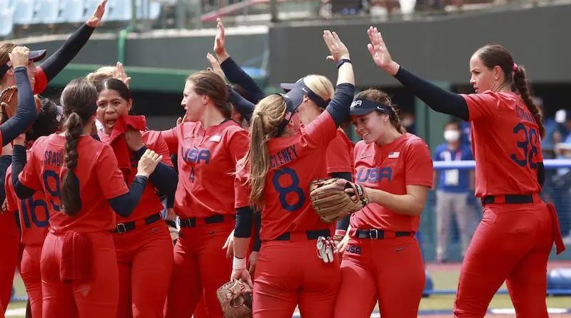 usa softball beats italy2