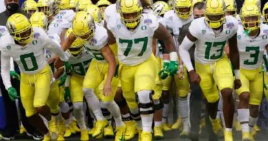 oregon ducks run from tunnel 2020