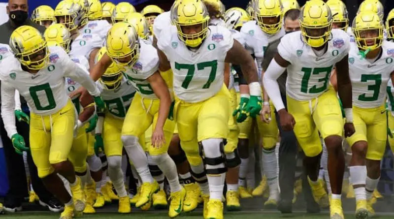 oregon ducks run from tunnel 2020