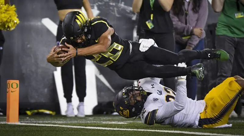 travis dye oregon vs cal 2021 90023