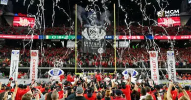 utes celebrating 2021 pac fb champ