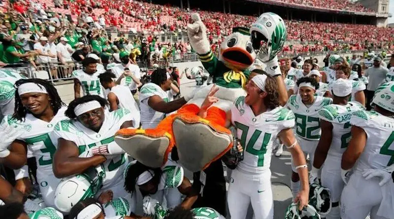 oregon celebrates win over ohio st