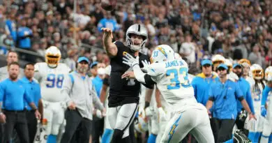 10nfl-chargersraiders-1-superJumbo