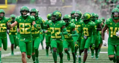 Oregon-runs-out-the-tunnel-v-Oregon-State-2021-Craig-Strobeck