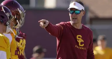 lincoln riley usc practice pointing 2022
