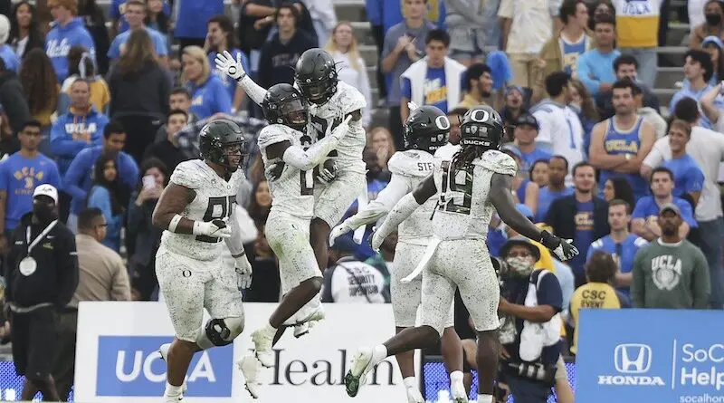 2021_10_23_FB_OR_vs_UCLA_05951EE