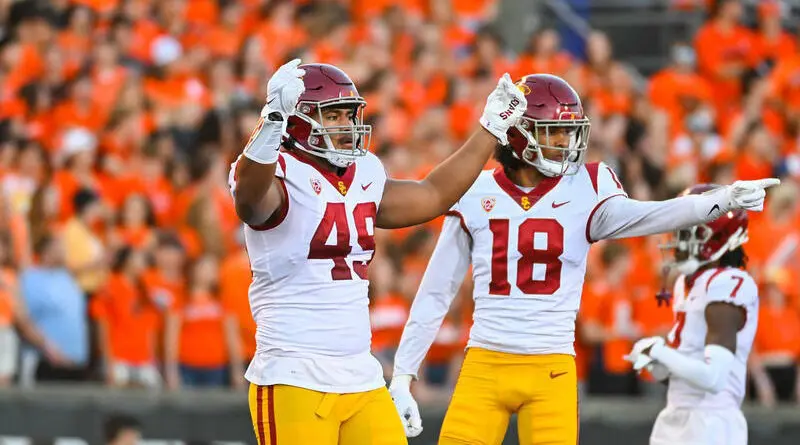 usc-trojans-football-tuli-tuipulotu-eric-gentry__1__kSceD_2
