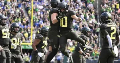 Oregon-BYU-football celebration
