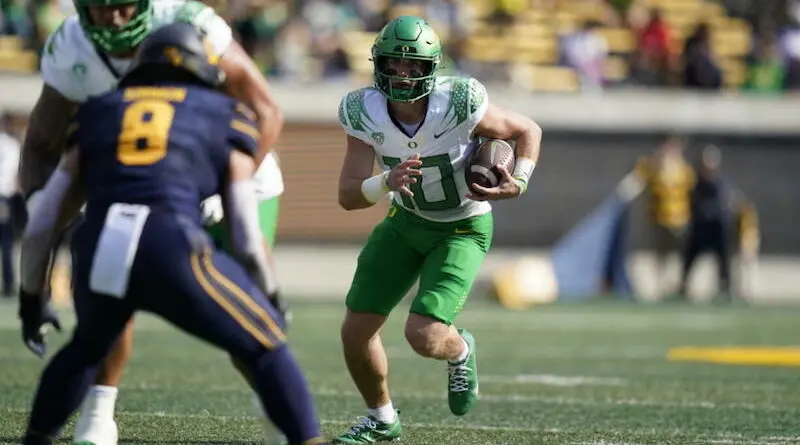 Oregon_California_Football_61032.jpg-91988-1226×0-c-default