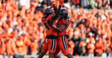 oregon st football celebrating