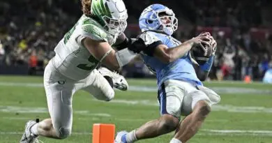 Oregon defensive lineman Casey Rogers | AP DENIS POROY