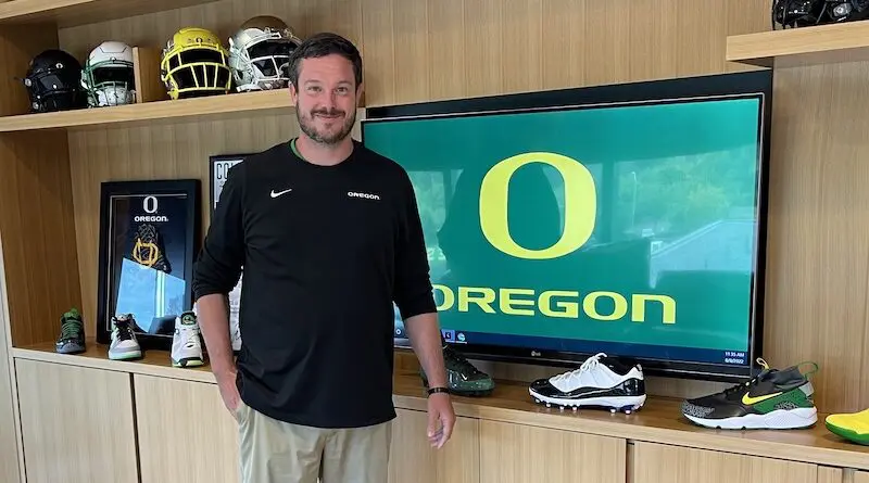 dan lanning in his office oregon
