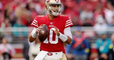 Jimmy Garoppolo signs with raiders