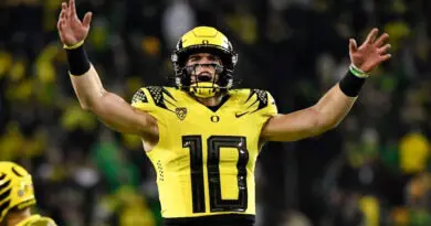 Bo-Nix-Oregon-Andy-Nelson-AP-