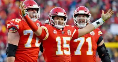mahomes and chiefs after super bowl