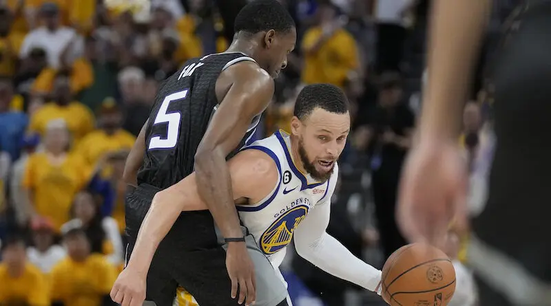 Stephen Curry,De'Aaron Fox