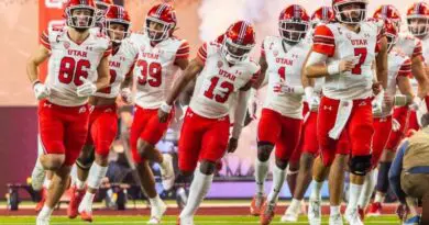 utes run onto field Jack Gambassi | The Daily Utah Chronicle
