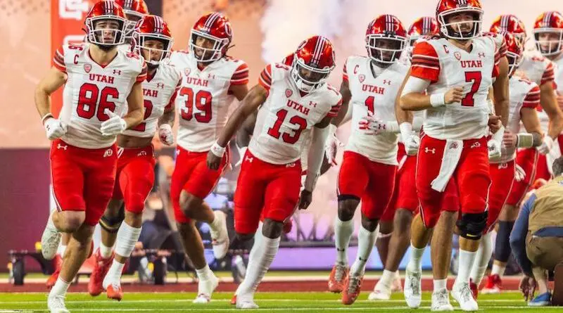 utes run onto field Jack Gambassi | The Daily Utah Chronicle