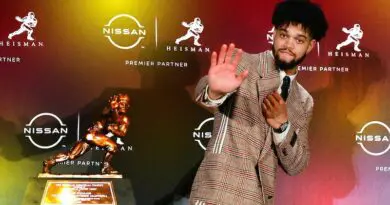 caleb williams heisman pose - Gabe Conte_Getty Images (1)