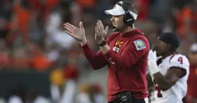 lincoln riley on usc sideline 2022