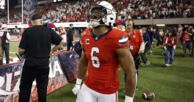 arizona no. 6 celebrates vs osu