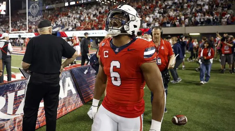 arizona no. 6 celebrates vs osu