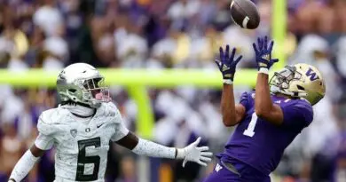 uw beats uo on late catch 2023