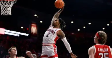 Caleb Love and the Wildcats head to Utah looking for a rare win in SLC to stay at the top of the Pac-12 standings | Chris Coduto/AP