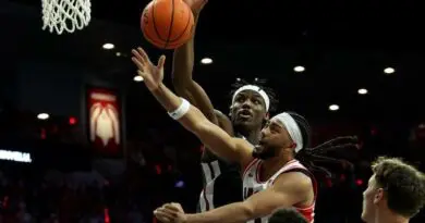 Washington State's Rueben Chinyelu vs Arizona