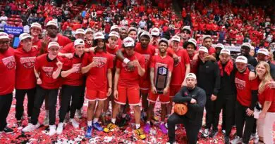 New Mexico men's basketball celebrates winning the 2024-25 regular-season title