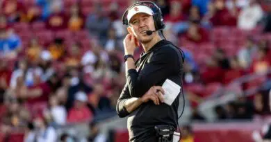 USC head coach Lincoln Riley on the sidelines