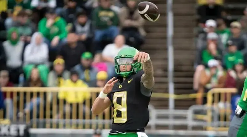 Oregon quarterback Dillion Gabriel