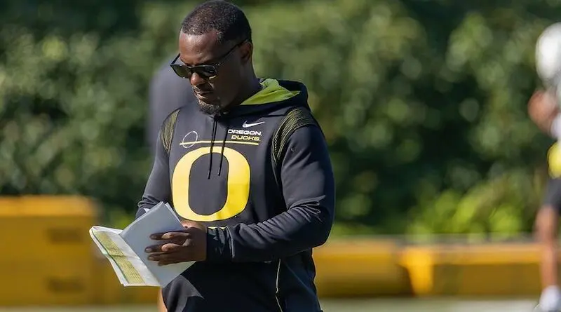 Oregon wide receivers coach Junior Adams