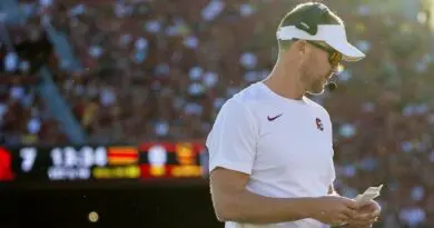 USC head coach Lincoln Riley