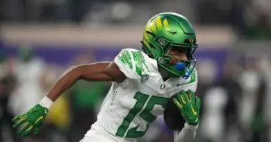 Oregon wide receiver Tez Johnson