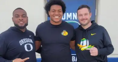 Ziyare Addison with oregon coaches