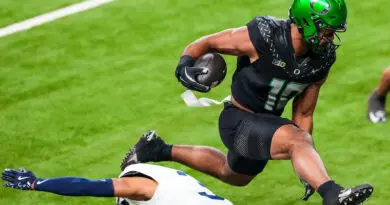 Oregon tight end Kenyon Sadiq