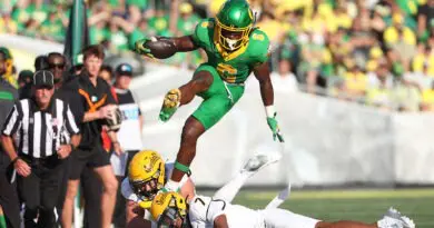Oregon running back Noah Whittington vs Idaho in 2024