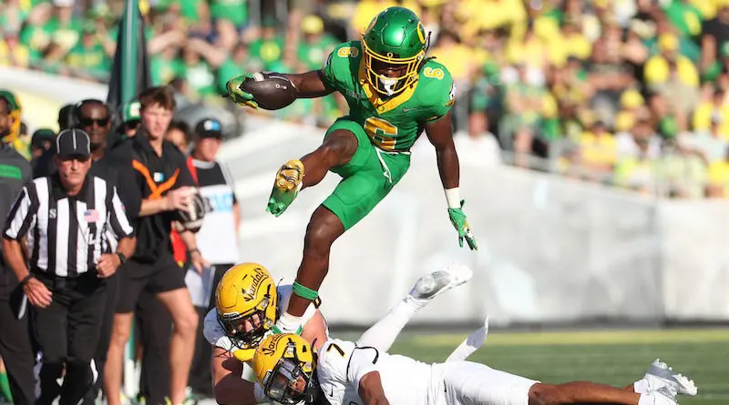 Oregon running back Noah Whittington vs Idaho in 2024