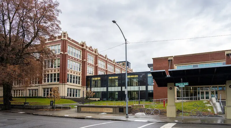 Lewis & Clark HS