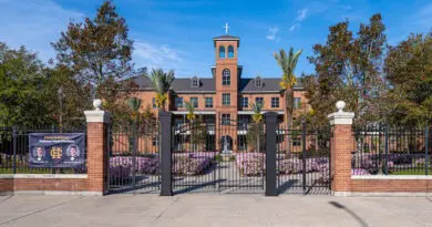 Holy Cross HS